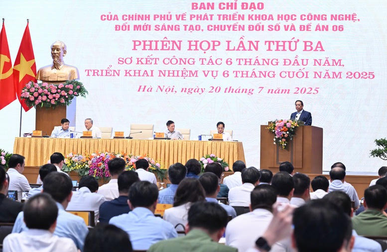 Thủ tướng đề nghị c&aacute;c đại biểu thẳng thắn đ&aacute;nh gi&aacute; những kết quả đ&atilde; đạt được, những hạn chế, ph&acirc;n t&iacute;ch nguy&ecirc;n nh&acirc;n, những b&agrave;i học kinh nghiệm qu&yacute;, m&ocirc; h&igrave;nh hay, c&aacute;ch l&agrave;m hiệu quả; x&aacute;c định r&otilde; c&aacute;c nhiệm vụ v&agrave; sản phẩm cụ thể; c&ocirc;ng t&aacute;c phối hợp; c&ocirc;ng t&aacute;c kiểm tra, gi&aacute;m s&aacute;t, đ&aacute;nh gi&aacute; c&aacute;n bộ - Ảnh: VGP/Nhật Bắc