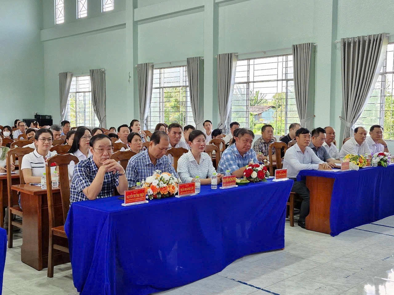 Đến tham dự c&oacute; đ&ocirc;ng đảo gia đ&igrave;nh TBLS, người c&oacute; c&ocirc;ng với c&aacute;ch mạng..