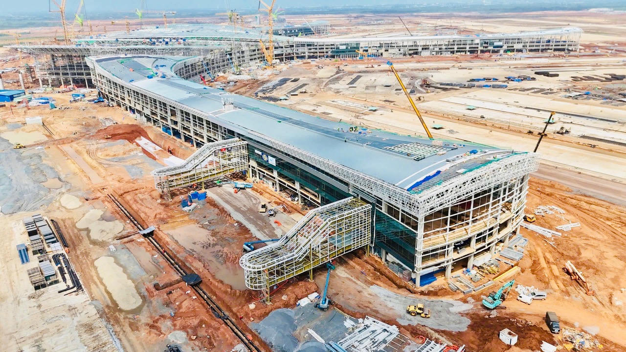 Hối hả thi c&ocirc;ng s&acirc;n bay Long Th&agrave;nh, giữ vững tiến độ về đ&iacute;ch 2025.