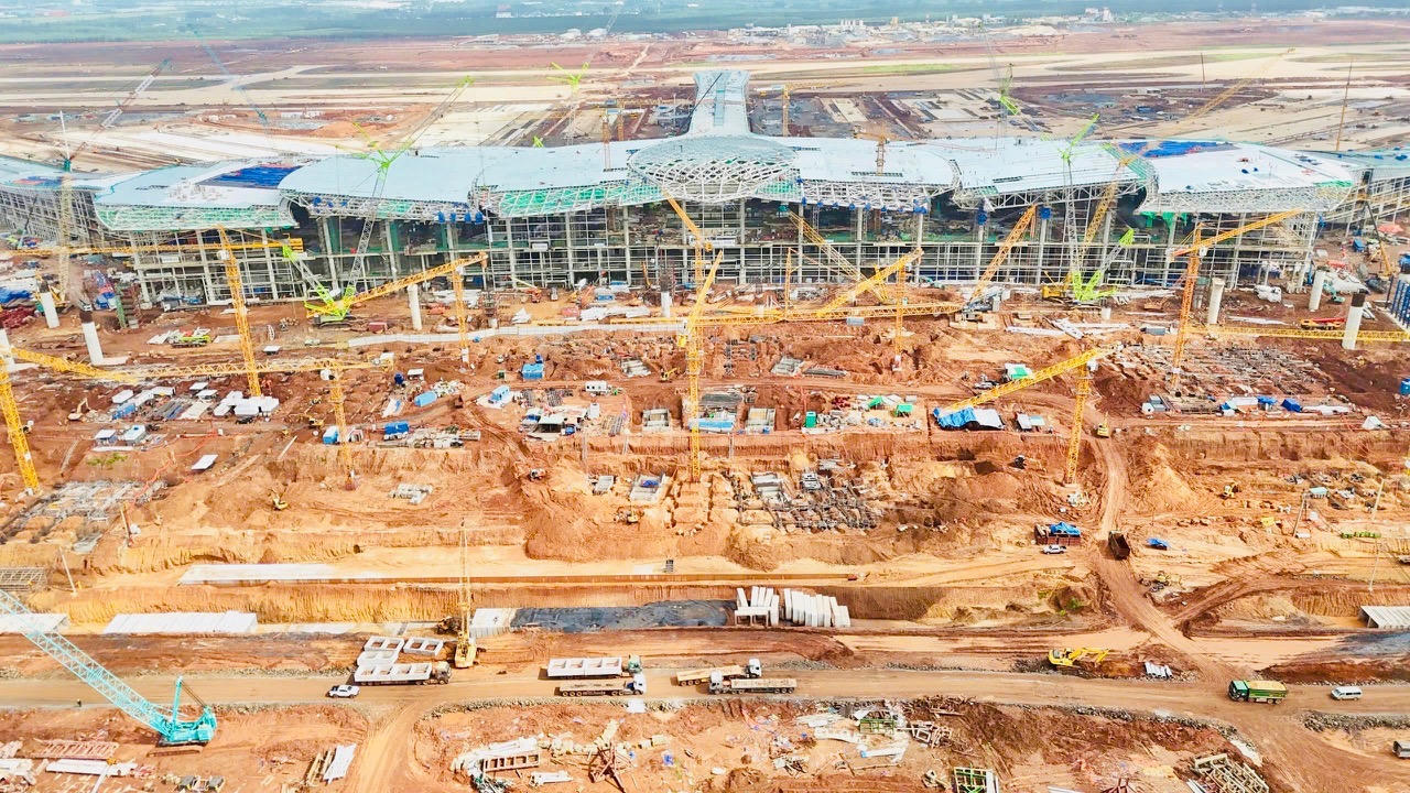 G&oacute;i 4.7 s&acirc;n đỗ t&agrave;u bay hiện cũng đang đồng loạt triển khai c&aacute;c hạng mục.
