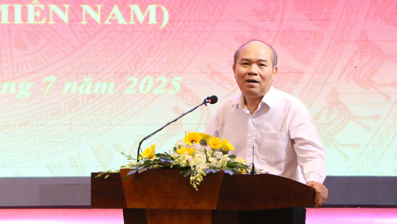 &Ocirc;ng Trần Văn Bảy, Ch&aacute;nh Thanh tra TPHCM đ&oacute;ng g&oacute;p &yacute; kiến tại buổi hội thảo.