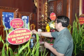 Thủ tướng Chính phủ Phạm Minh Chính dâng hương tưởng niệm Đại tướng Nguyễn Chí Thanh