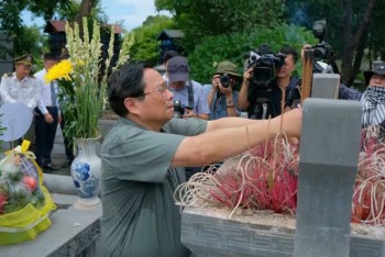 Thủ tướng Phạm Minh Chính dâng hương các địa chỉ đỏ, thăm Mẹ Việt Nam Anh hùng tại Quảng Trị