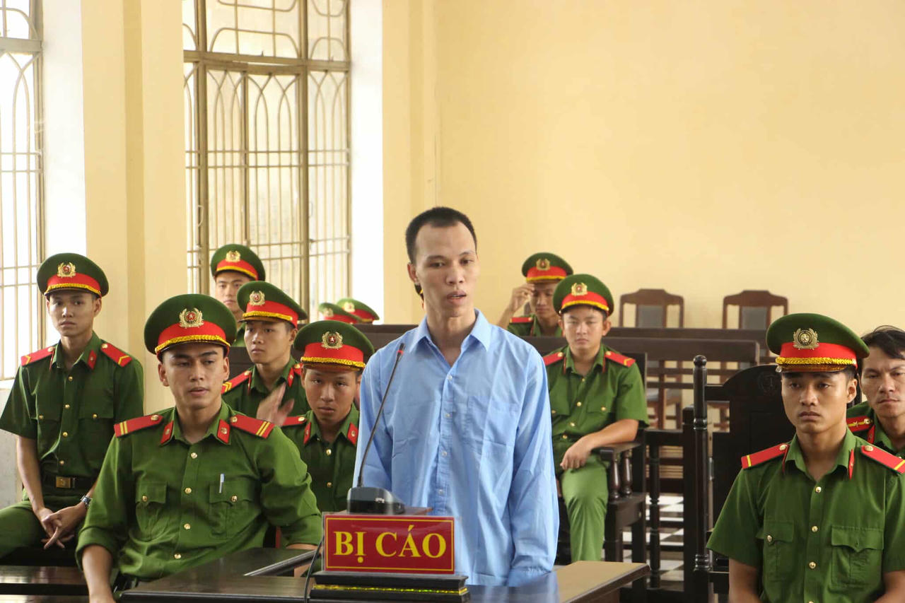 Đối tượng Đo&agrave;n Mai Khanh tại phi&ecirc;n t&ograve;a.