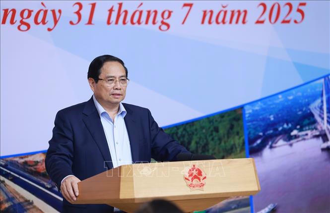 Thủ tướng Phạm Minh Ch&iacute;nh chủ tr&igrave; hội nghị. Ảnh: Dương Giang/TTXVN