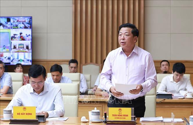 Bộ trưởng Bộ X&acirc;y dựng Trần Hồng Minh b&aacute;o c&aacute;o kết quả v&agrave; nhiệm vụ trọng t&acirc;m c&aacute;c dự &aacute;n trọng điểm ng&agrave;nh giao th&ocirc;ng vận tải. Ảnh: Dương Giang/TTXVN