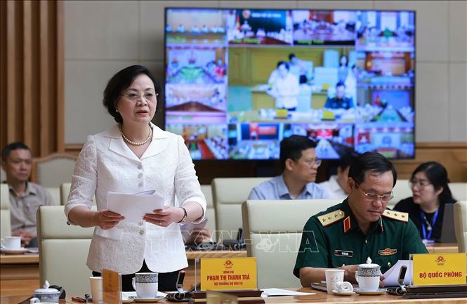 Bộ trưởng Bộ Nội vụ Phạm Thị Thanh Tr&agrave; b&aacute;o c&aacute;o đợt thi đua cao điểm &ldquo;500 ng&agrave;y đ&ecirc;m thi đua ho&agrave;n th&agrave;nh 3.000 km đường bộ cao tốc&rdquo;. Ảnh: Dương Giang/TTXVN