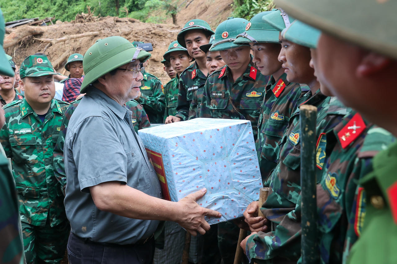 Thủ tướng tới Điện Biên, thăm hỏi người dân, chỉ đạo khắc phục hậu quả thiên tai
