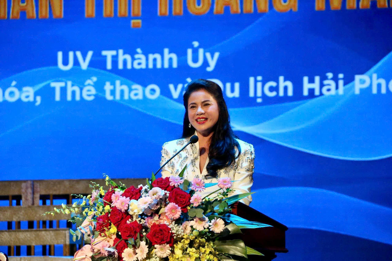 B&agrave; Trần Thị Ho&agrave;ng Mai - Gi&aacute;m đốc Sở Văn ho&aacute;, Thể thao v&agrave; Du lịch chia sẻ về