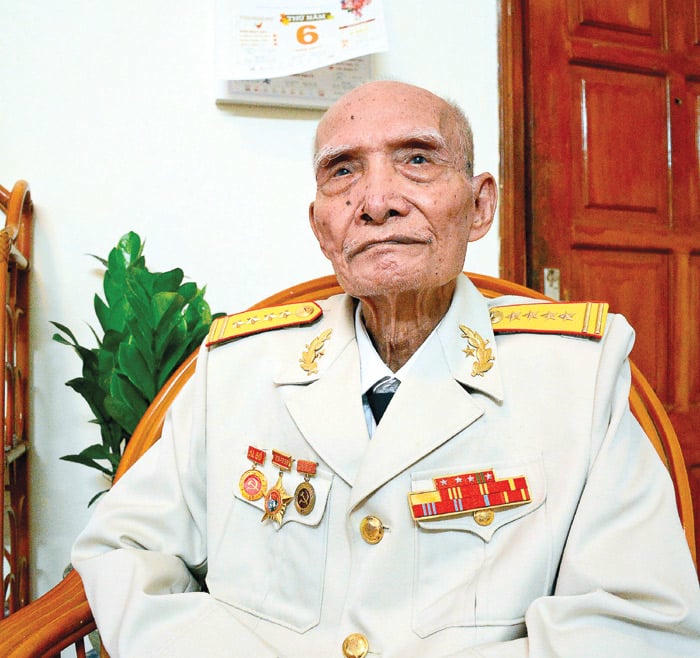 Đại t&aacute; &ndash; Cựu Tăng sĩ Th&iacute;ch Ph&aacute;p Lữ (Đinh Thế Hinh)