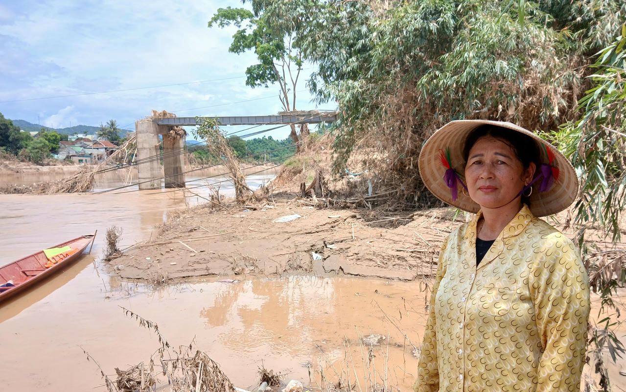 Lũ lớn đ&atilde; cuốn đổ sập cầu treo v&agrave;o Bản Chắn. Ảnh: Hữu Anh
