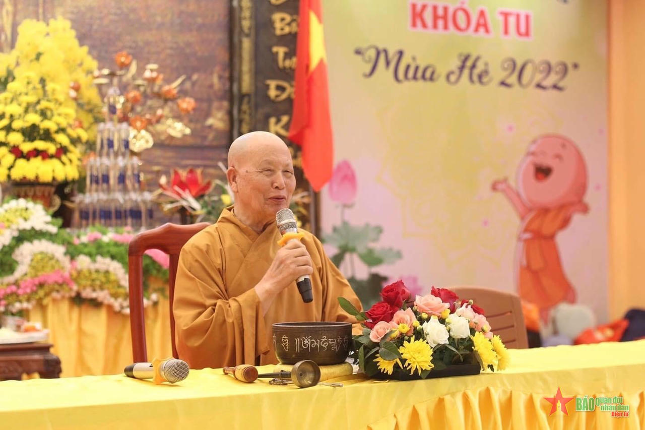 Trung t&aacute; &ndash; Anh h&ugrave;ng LLVT &ndash; Đại đức Th&iacute;ch Ch&aacute;nh Tuệ (Đinh Hữu Thuần)