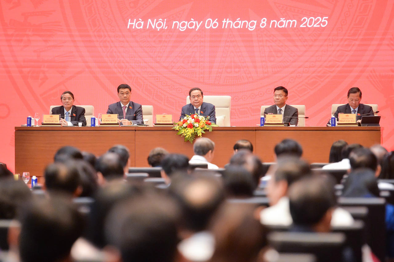 C&aacute;c l&atilde;nh đạo điều h&agrave;nh Diễn đ&agrave;n. (Ảnh: quochoi.vn)