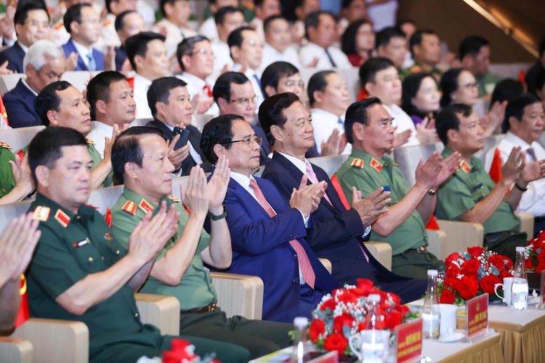 Thủ tướng Phạm Minh Ch&iacute;nh c&ugrave;ng c&aacute;c đại biểu dự Đại hội Thi đua