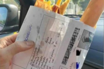 Bệnh viện Thái Lan bị phạt vì lấy hồ sơ bệnh án làm giấy gói đồ ăn