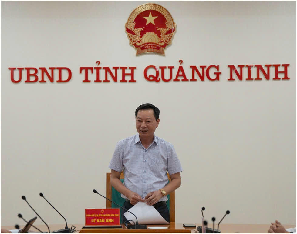 Đồng ch&iacute; L&ecirc; Văn &Aacute;nh &ndash; Ph&oacute; Chủ tịch UBND tỉnh Quảng Ninh ph&aacute;t biểu tại l&agrave;m việc