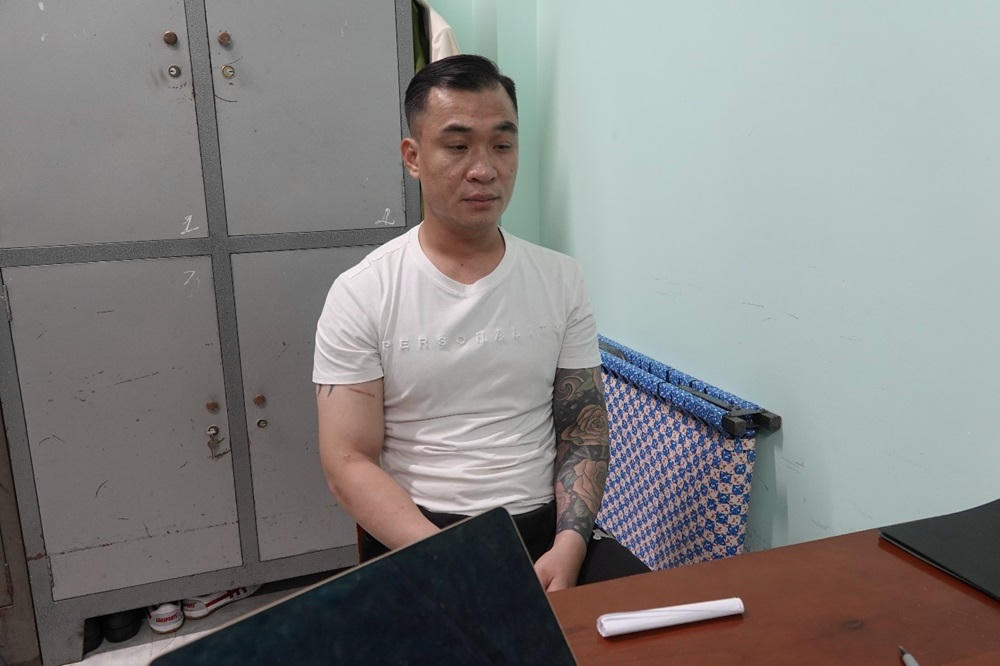 Nguyễn Th&agrave;nh Ph&aacute;p tại cơ quan c&ocirc;ng an. Ảnh C&ocirc;ng an tỉnh L&acirc;m Đồng.