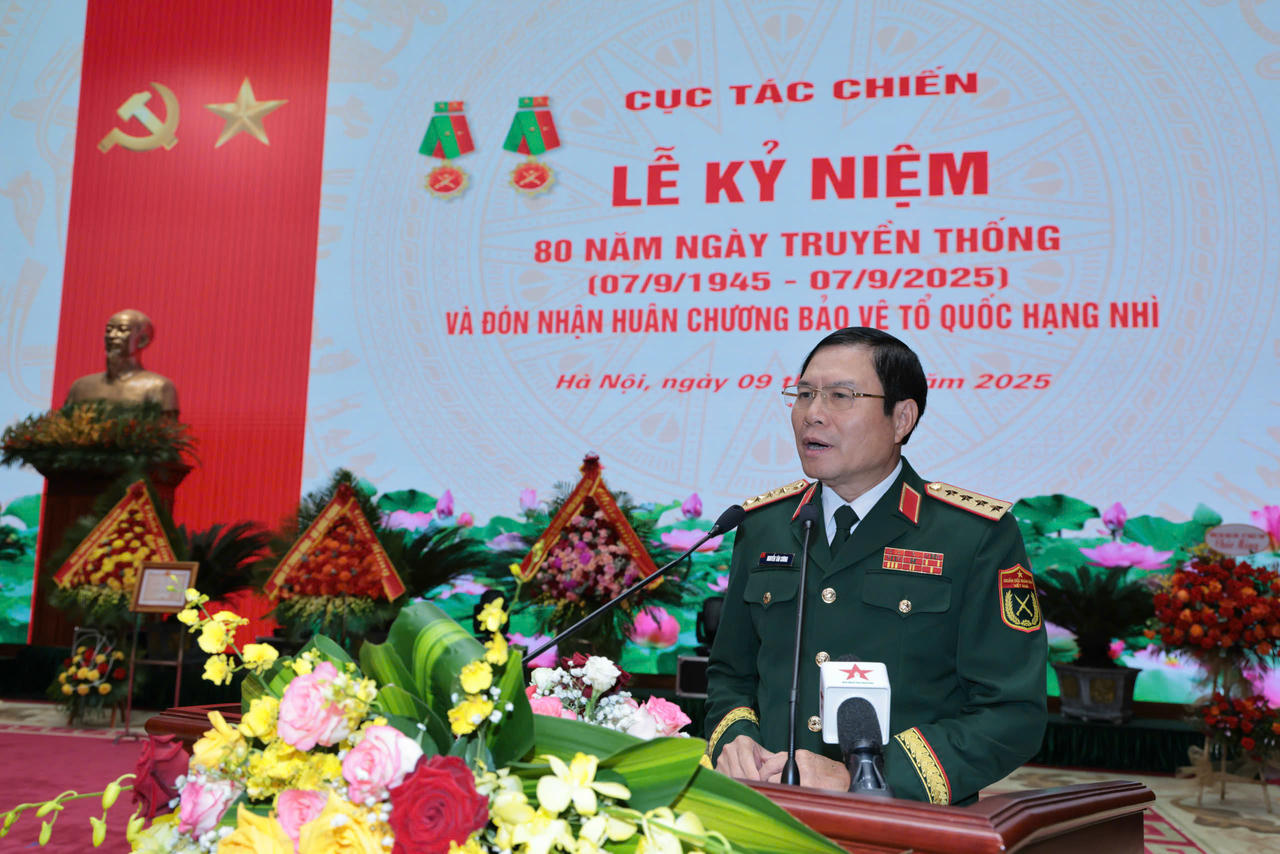 Đại tướng Nguyễn T&acirc;n Cương ph&aacute;t biểu chỉ đạo tại buổi lễ.