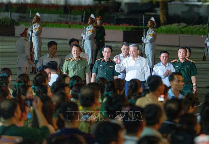 Tổng B&iacute; thư T&ocirc; L&acirc;m đến dự tại điểm cầu H&agrave; Nội. Ảnh: Phạm Tuấn Anh/TTXVN