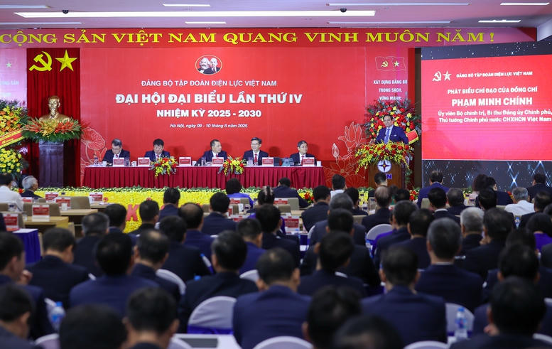 Thủ tướng y&ecirc;u cầu ng&agrave;nh điện n&oacute;i chung v&agrave; EVN phải tập trung thực hiện mục ti&ecirc;u kh&ocirc;ng thay đổi l&agrave; đ&aacute;p ứng được y&ecirc;u cầu điện cho ph&aacute;t triển của đất nước, với mức tăng trưởng 2 con số trong thời gian tới - Ảnh: VGP/Nhật Bắc