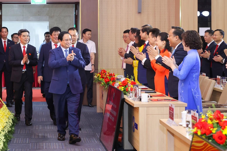 Thủ tướng Phạm Minh Ch&iacute;nh tới dự Đại hội Đảng bộ Tập đo&agrave;n Điện lực Việt Nam lần thứ IV, nhiệm kỳ 2025-2030 - Ảnh: VGP/Nhật Bắc
