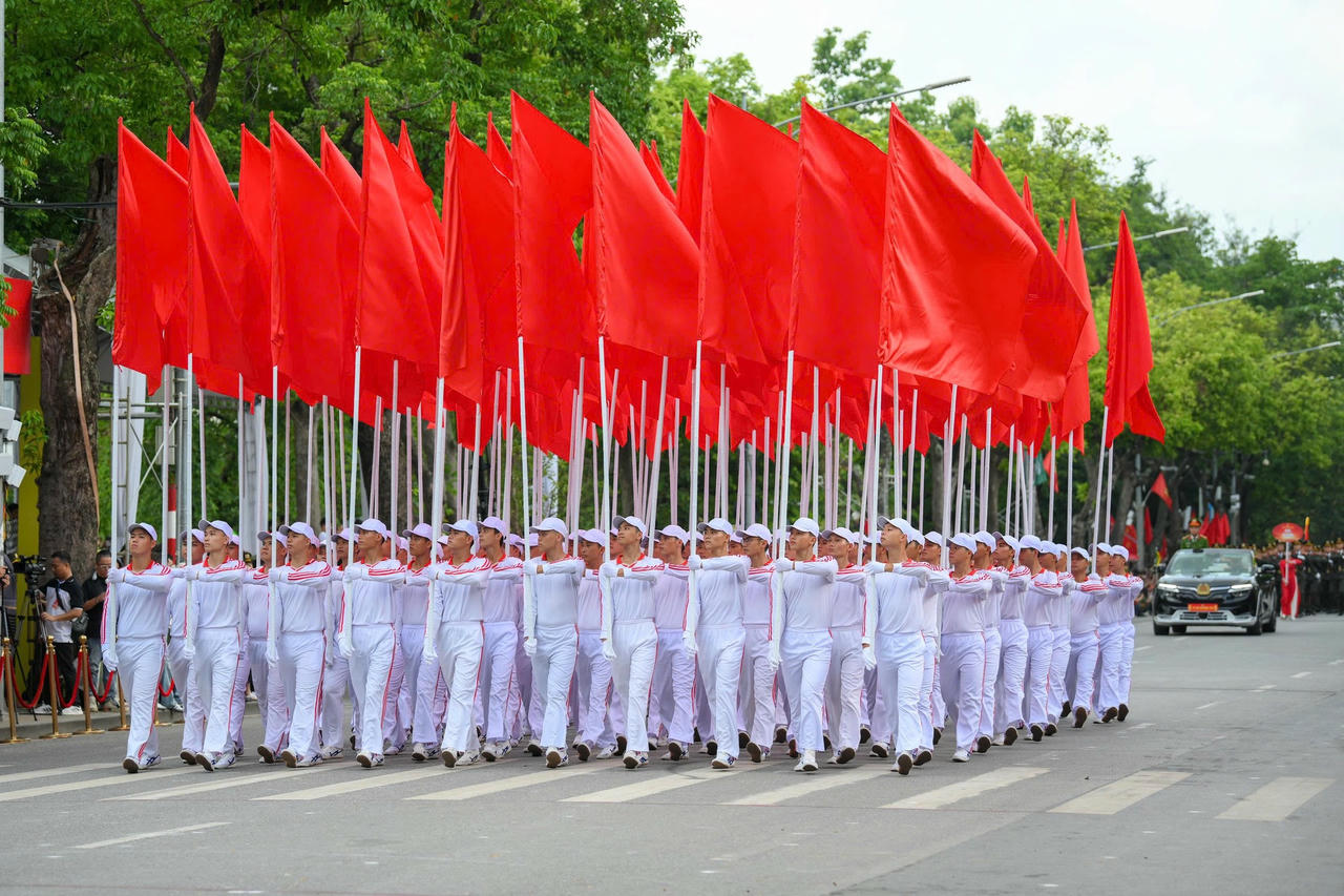 Khối hồng cờ của lực lượng c&ocirc;ng an Thủ đ&ocirc;.