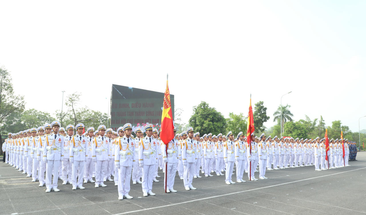 Tới thời điểm hiện tại, khối sỹ quan Hải qu&acirc;n đ&atilde; sẵn s&agrave;ng để ho&agrave;n th&agrave;nh tốt nhất nhiệm vụ trong Lễ diễu binh, diễu h&agrave;nh Kỷ niệm 80 năm C&aacute;ch mạng th&aacute;ng t&aacute;m th&agrave;nh c&ocirc;ng v&agrave; Quốc kh&aacute;nh 2/9.
