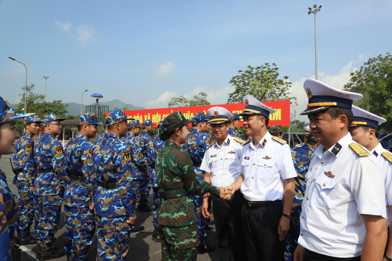 Thiếu tướng Nguyễn An Phong, Ch&iacute;nh ủy Hải qu&acirc;n thăm hỏi, động vi&ecirc;n c&aacute;c lực lượng.