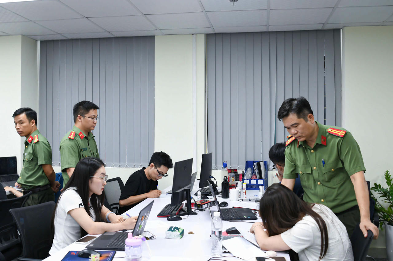 20 đối tượng cầm đầu v&agrave; điều h&agrave;nh bị bắt giữ. Ảnh: C&ocirc;ng an tỉnh Ph&uacute; Thọ