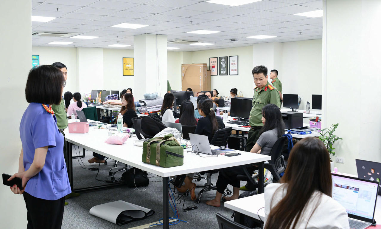Bằng c&aacute;c thủ đoạn tinh vi, c&aacute;c đối tượng đ&atilde; l&ocirc;i k&eacute;o h&agrave;ng ngh&igrave;n người tham gia với số tiền huy động l&ecirc;n tới h&agrave;ng tỷ USD