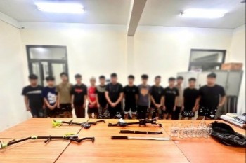 Bắt giữ nhóm thanh niên mang kiếm đi đánh nhau, náo loạn đường phố Hà Nội