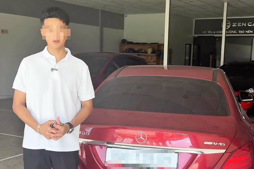 Một nam thanh ni&ecirc;n tự nhận l&agrave; mượn xe, đem đi quay video d&agrave;n dựng. (Ảnh cắt từ clip)