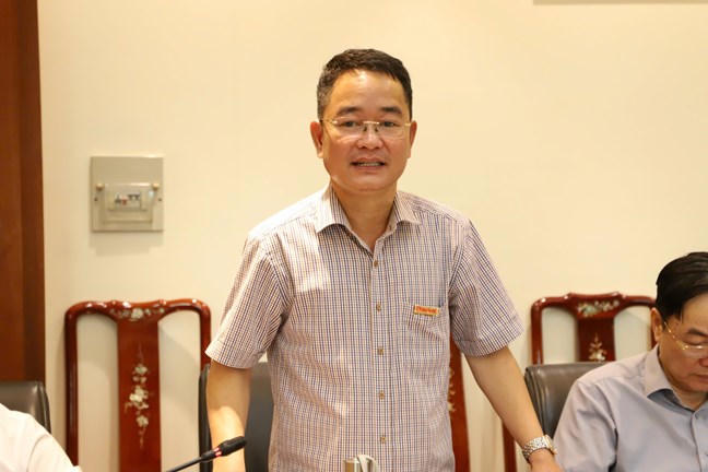 Tiến sĩ Vũ Ho&agrave;i Nam - Tổng bi&ecirc;n tập b&aacute;o Ph&aacute;p luật Việt Nam - tham gia Hội đồng gi&aacute;m khảo.