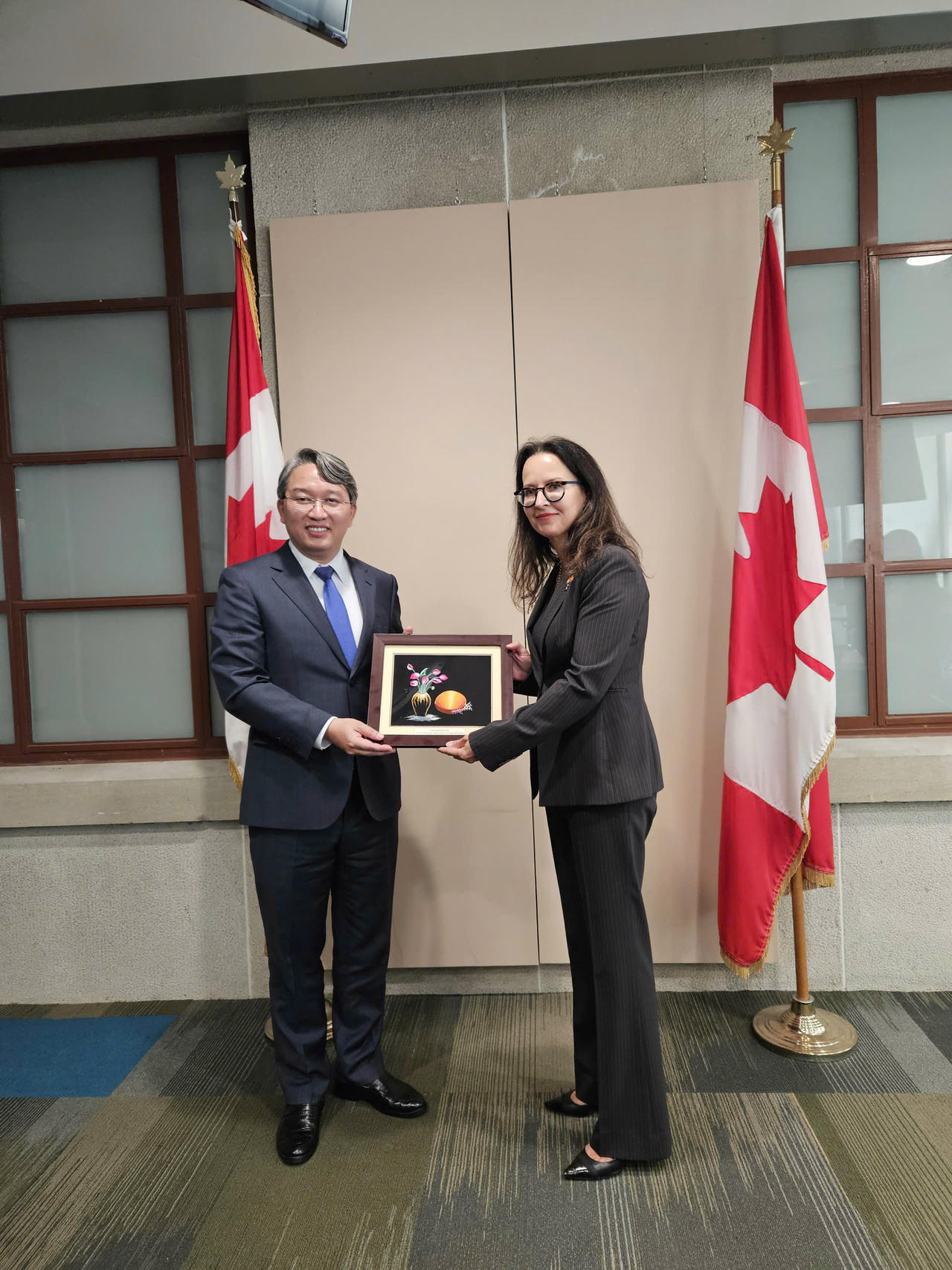 Thúc đẩy hợp tác pháp luật với Canada