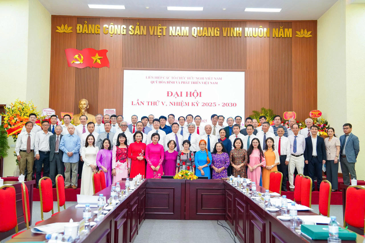 C&aacute;c đại biểu chụp ảnh lưu niệm tại Đại hội.
