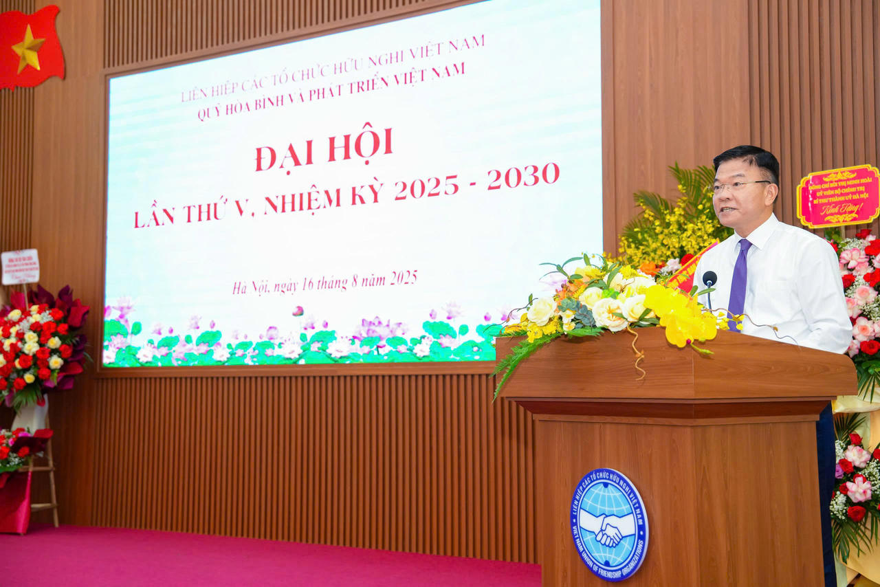Ph&oacute; Thủ tướng L&ecirc; Th&agrave;nh Long tới dự v&agrave; ph&aacute;t biểu tại Đại hội.