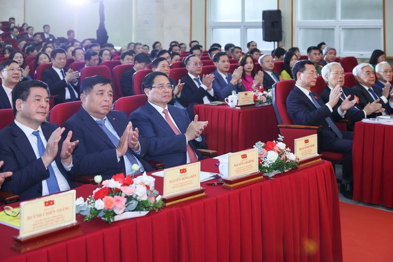 Thủ tướng Phạm Minh Ch&iacute;nh, Ph&oacute; Thủ tướng Nguyễn Ch&iacute; Dũng v&agrave; c&aacute;c đại biểu dự Đại hội Đảng bộ Bộ Khoa học v&agrave; C&ocirc;ng nghệ lần thứ nhất, nhiệm kỳ 2025-2030 - Ảnh: VGP/Nhật Bắc