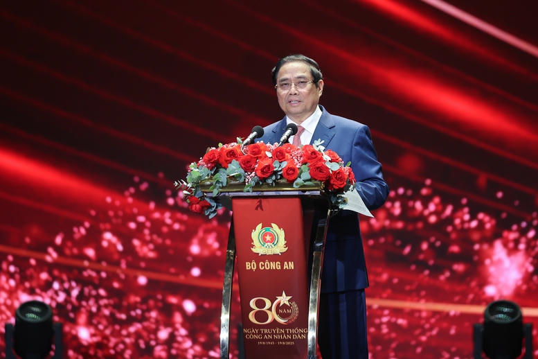 Thủ tướng Ch&iacute;nh phủ Phạm Minh Ch&iacute;nh: Trong giai đoạn đất nước đổi mới v&agrave; hội nhập quốc tế, vai tr&ograve; của lực lượng C&ocirc;ng an nh&acirc;n d&acirc;n c&agrave;ng trở n&ecirc;n quan trọng - Ảnh VGP/Nhật Bắc