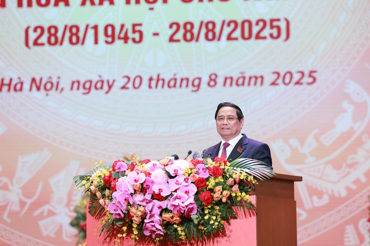 Thủ tướng Phạm Minh Ch&iacute;nh tr&igrave;nh b&agrave;y Diễn văn tại buổi Lễ. Ảnh: VGP