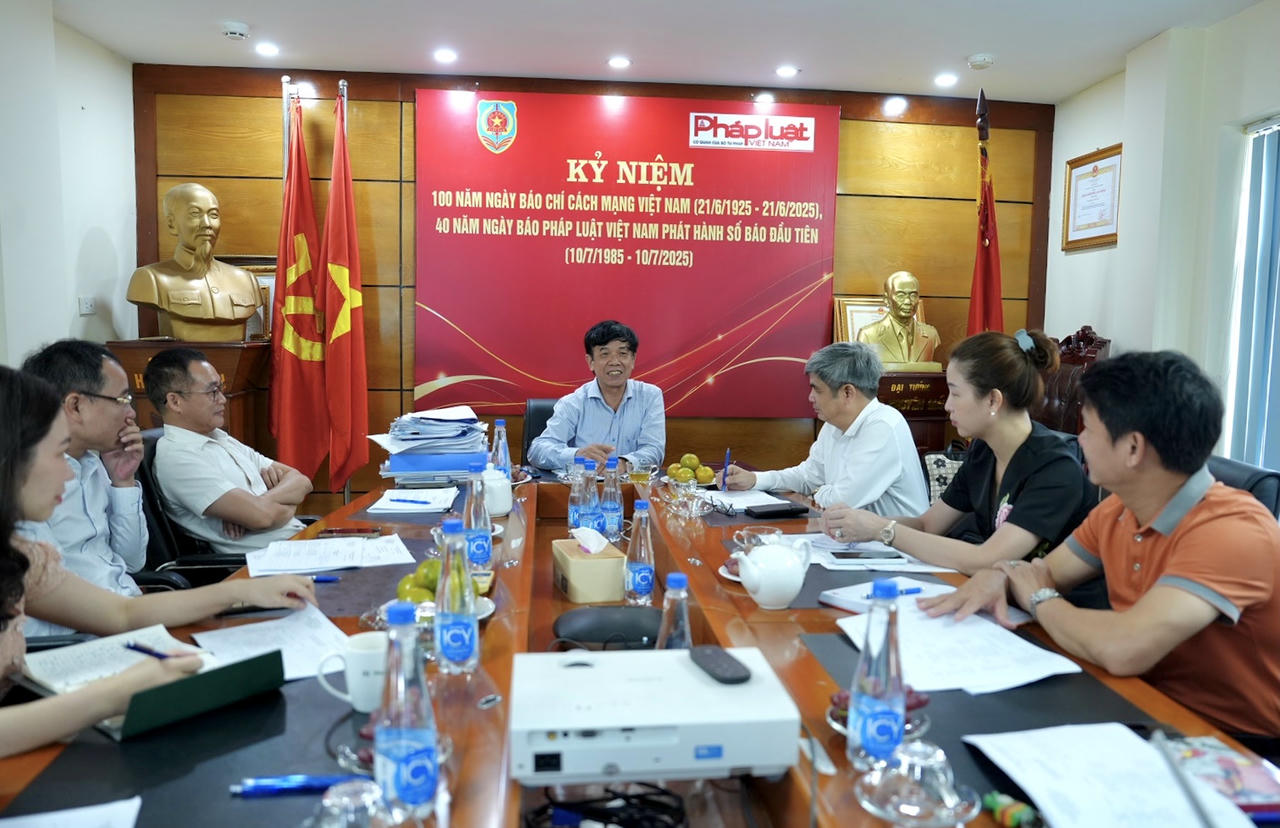 To&agrave;n cảnh cuộc họp Chung khảo Giải b&aacute;o ch&iacute; to&agrave;n quốc về ng&agrave;nh Tư ph&aacute;p lần thứ nhất.