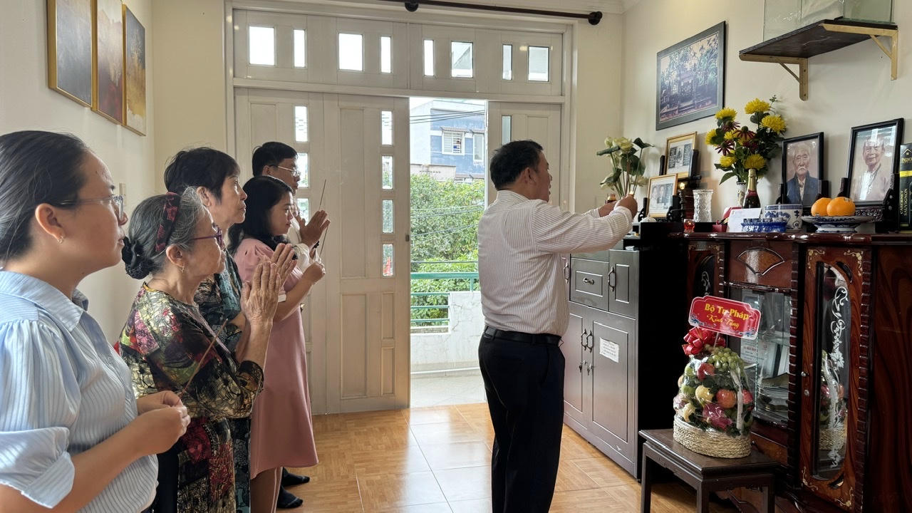 Thăm hỏi, tri ân nguyên lãnh đạo Bộ nhân dịp 80 năm Ngày truyền thống ngành Tư pháp