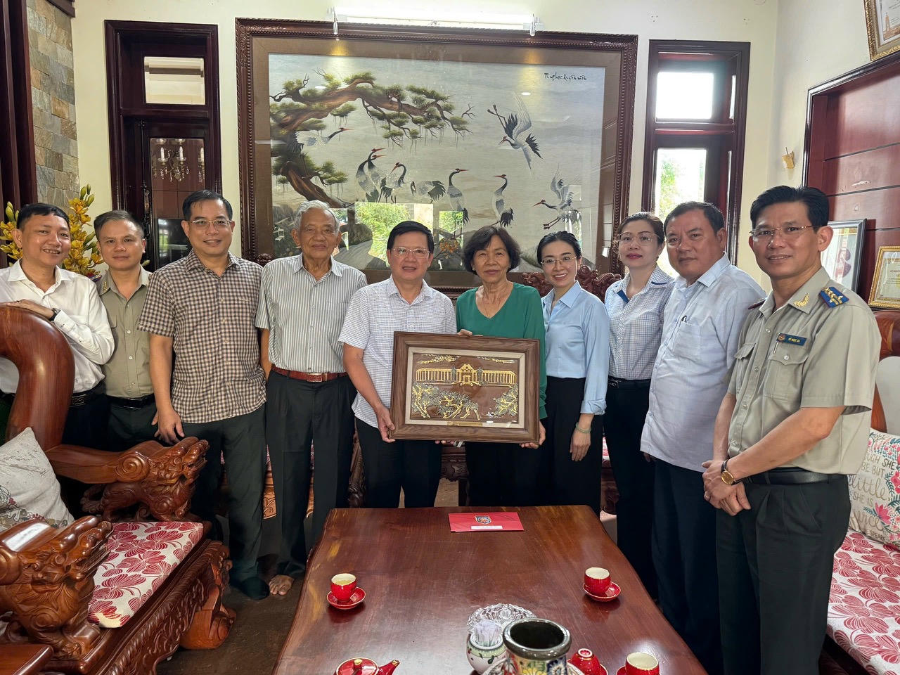 Thăm hỏi, tri ân nguyên lãnh đạo Bộ nhân dịp 80 năm Ngày truyền thống ngành Tư pháp