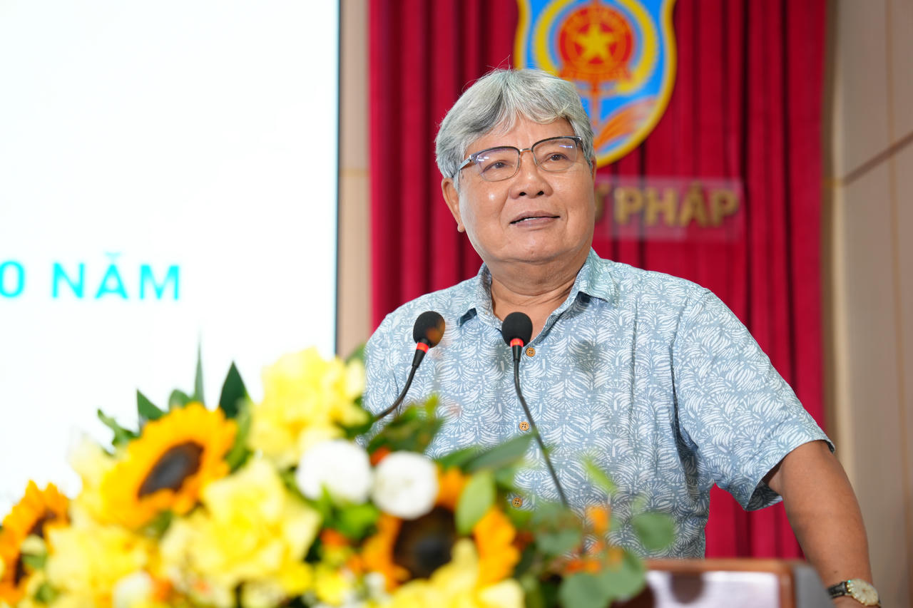 Nguy&ecirc;n Bộ trưởng Bộ Tư ph&aacute;p H&agrave; H&ugrave;ng Cường ph&aacute;t biểu tại buổi gặp mặt.