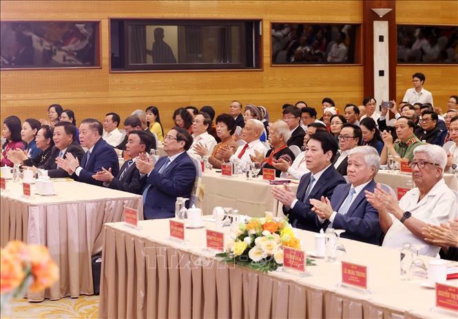 C&aacute;c l&atilde;nh đạo Đảng, Nh&agrave; nước, MTTQ Việt Nam dự buổi gặp mặt. Ảnh: TTXVN
