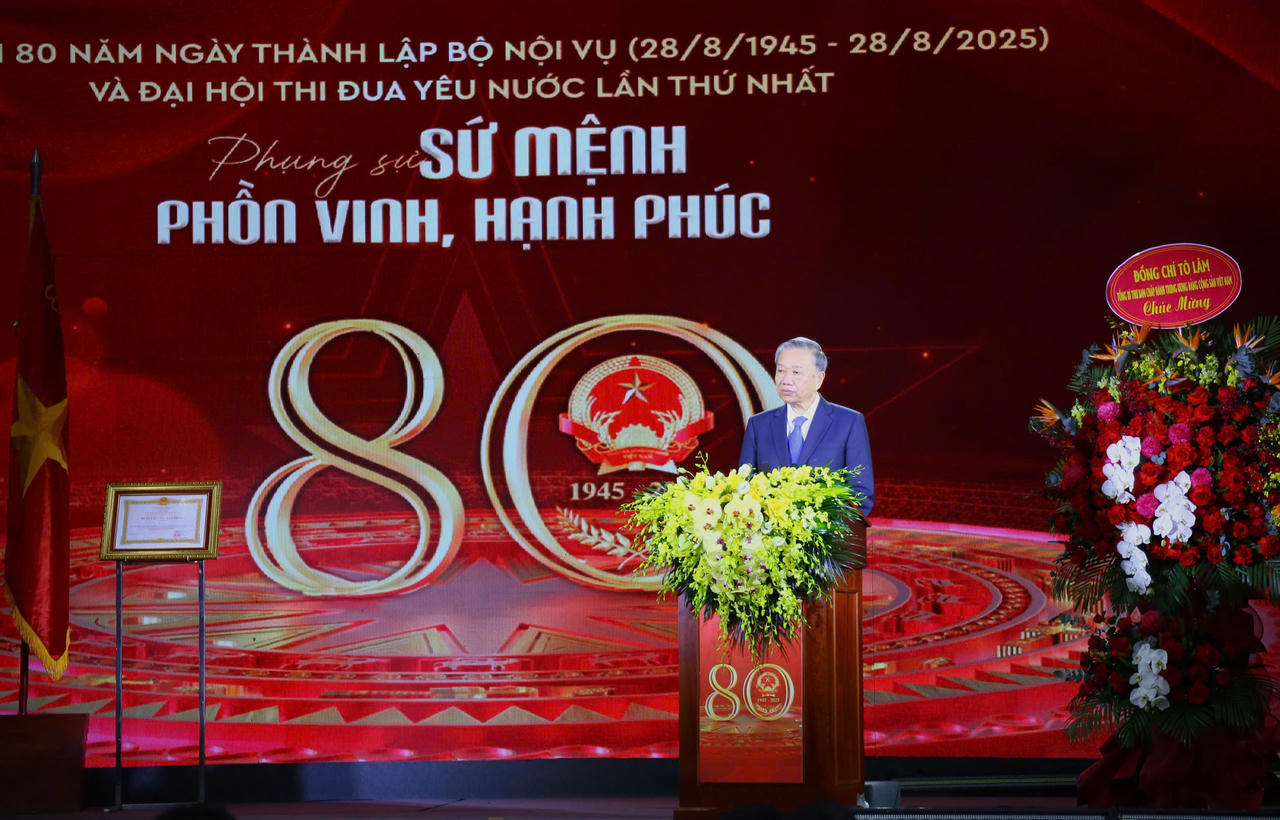 Tổng B&iacute; thư T&ocirc; L&acirc;m khẳng định, d&ugrave; ở bất kỳ giai đoạn n&agrave;o, ng&agrave;nh Nội vụ lu&ocirc;n l&agrave; lực lượng ki&ecirc;n trung, tận tụy, s&aacute;ng tạo, g&oacute;p phần trực tiếp kiến tạo nền quản trị quốc gia v&agrave; chăm lo an sinh x&atilde; hội. Ảnh: PV