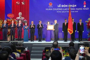Bộ Nội vụ đón nhận Huân chương Lao động hạng Nhất