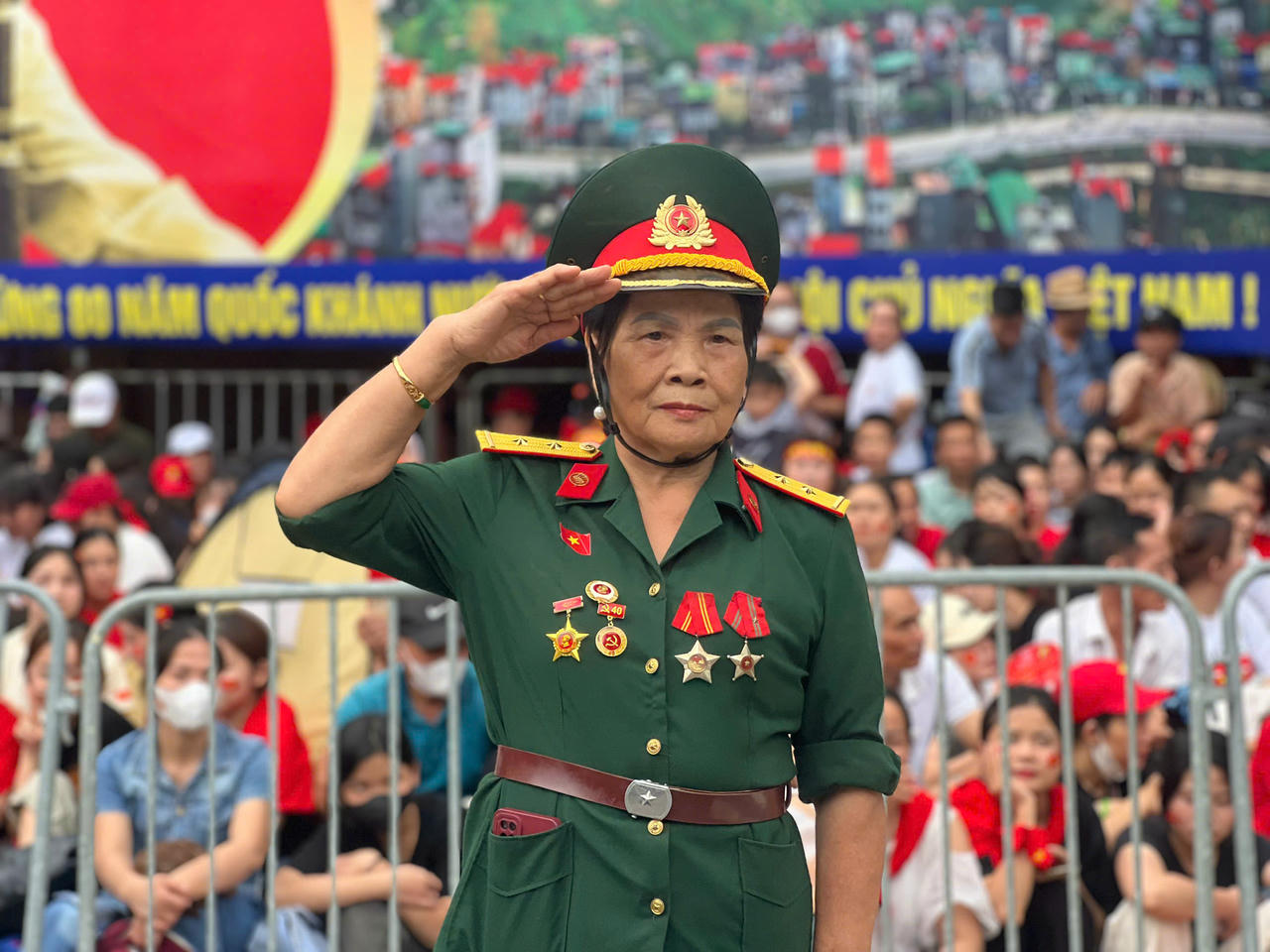 B&agrave; Ho&agrave;ng Thị Kim Kh&aacute;nh tự h&agrave;o m&igrave;nh l&agrave; một người l&iacute;nh cụ Hồ.