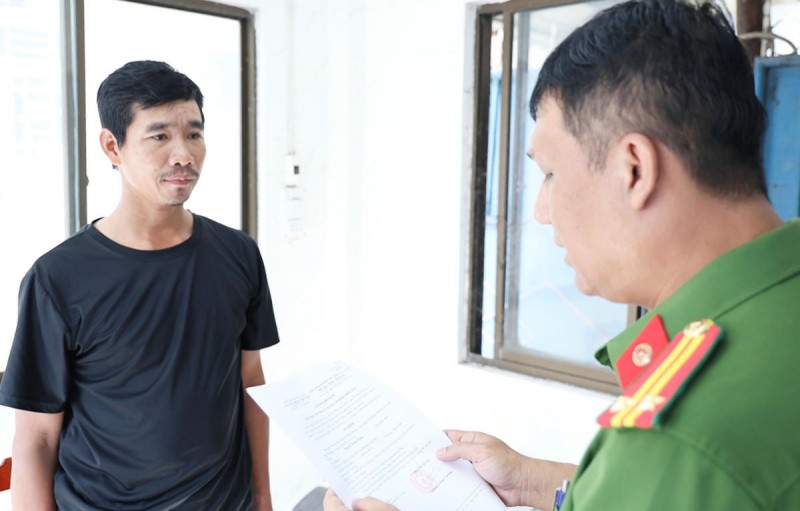 Bắt tạm giam đối tượng đâm tài xế xe ôm hàng chục nhát kéo để cướp tài sản