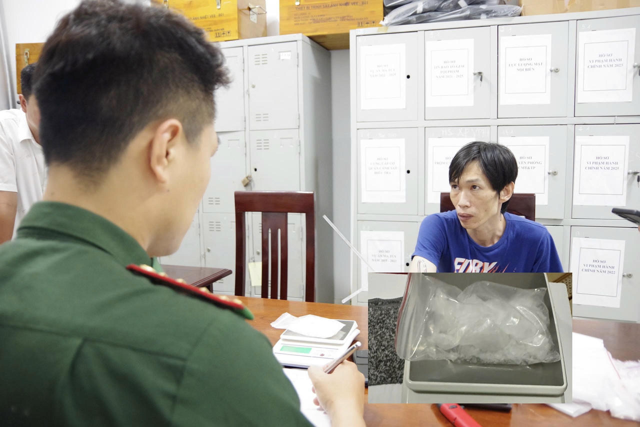 Đối tượng Phạm Văn Long c&ugrave;ng tang vật vụ &aacute;n tại cơ quan điều tra Ban Chỉ huy Bi&ecirc;n ph&ograve;ng cửa khẩu cảng B&agrave; Rịa - Vũng T&agrave;u