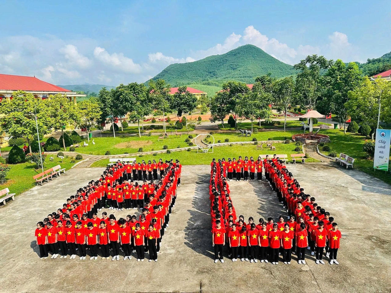 Trường D&acirc;n tộc nội tr&uacute; Sơn Dương, Tuy&ecirc;n Quang mừng Tết Độc lập